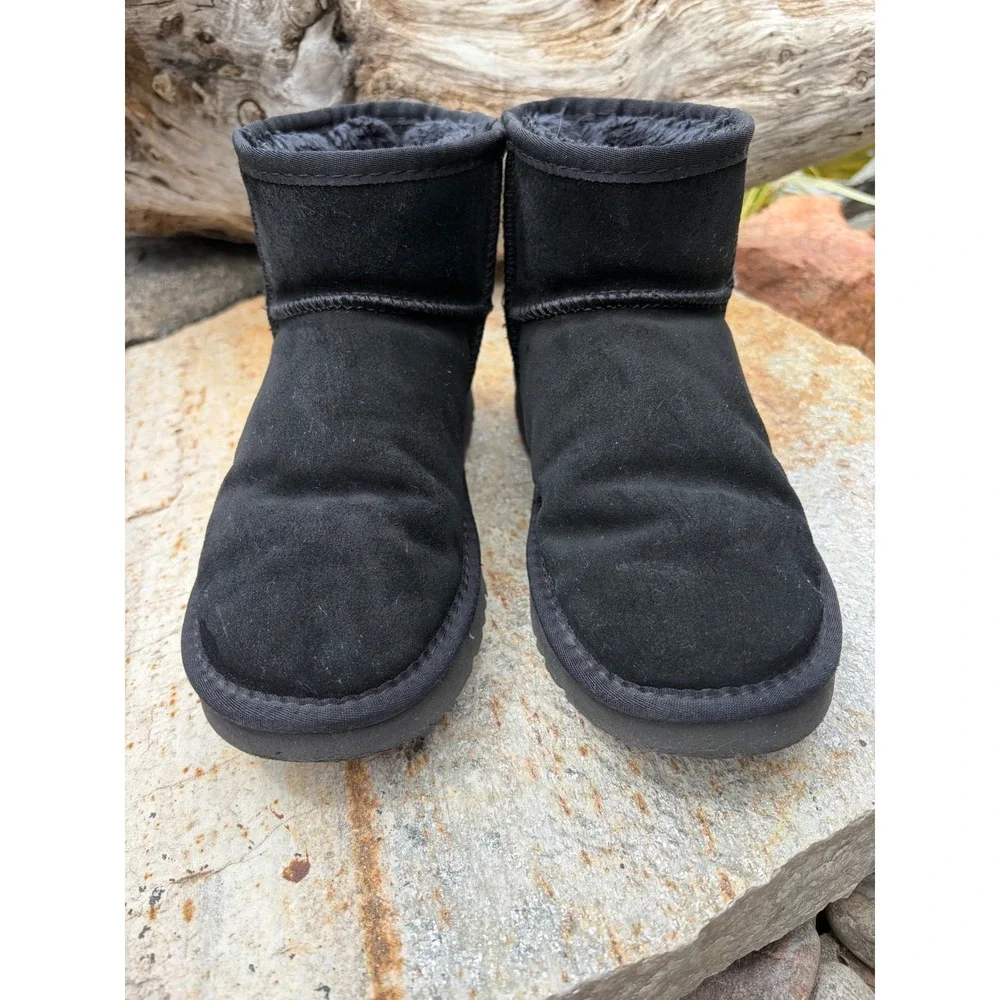 UGG Classic Mini Black Suede Shearling‎ Lined Ankle Boots Womens Size 38